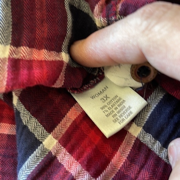 DRESS Barn Plaid Long Sleeve Neckline Embellishment Top. Size 2X. P5/A - Picture 4 of 4